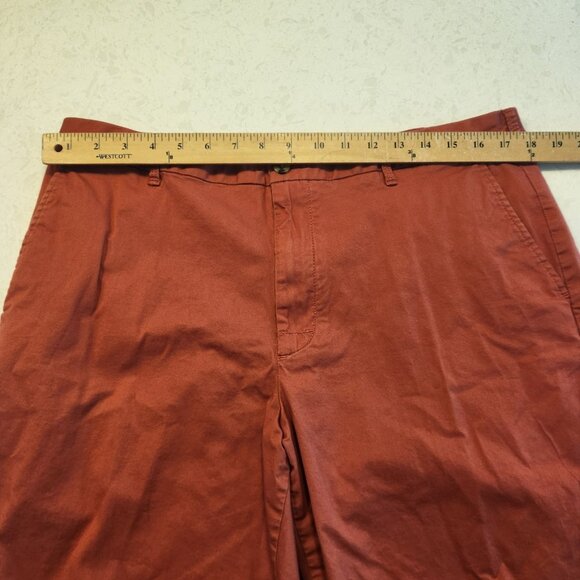 Izod Saltwater Shorts Stretch Flat Front Chino Size 36 - 9.5" Washed Red EUC - Picture 8 of 9